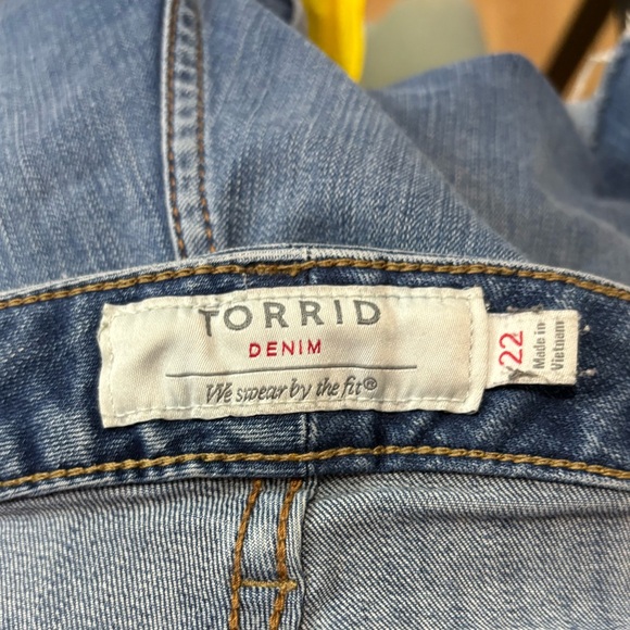 Torrid Jean shorts size 22 - Picture 2 of 3